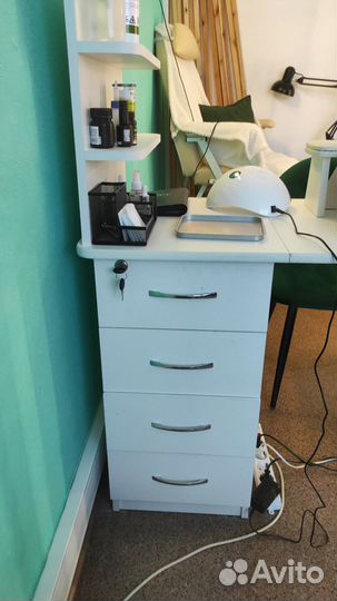 Маникюрный стол