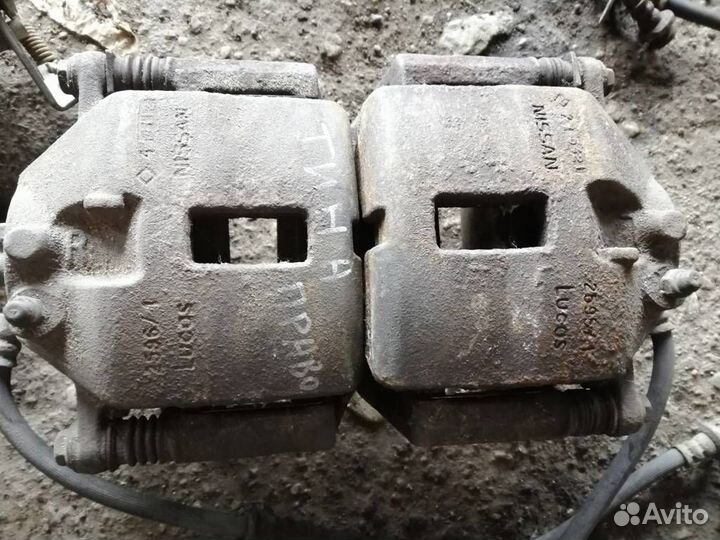 Суппорт тормозной передний Nissan Almera Tino V10