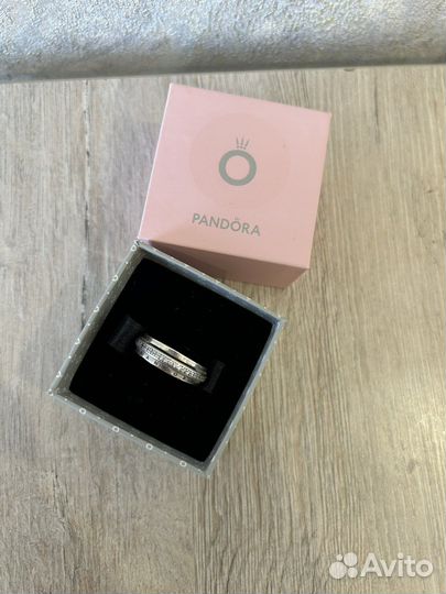 Pandora кольцо логомания
