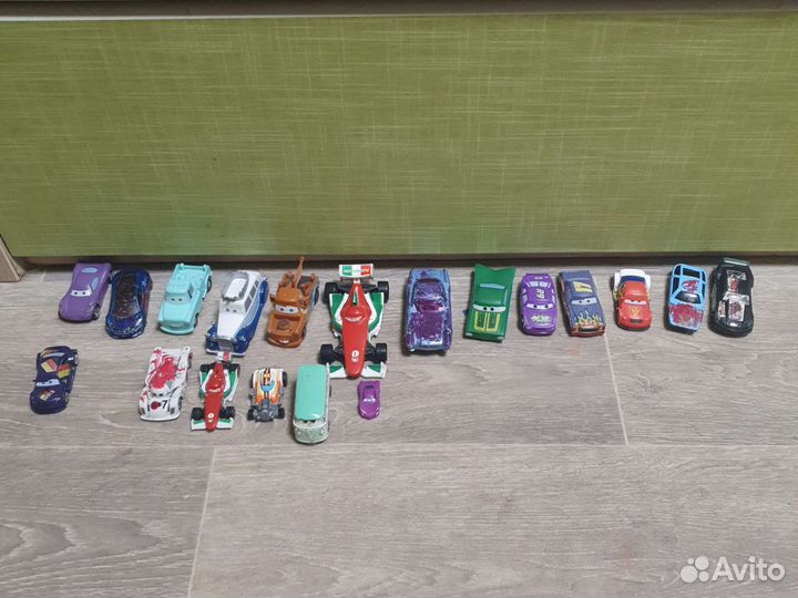 Машинки из мультфильма тачки