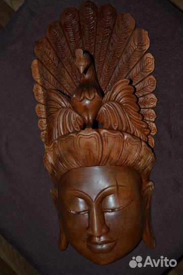 Маска женщины Феникс из дерева махогон