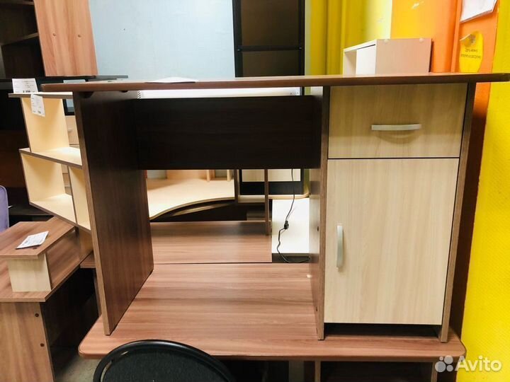 Стол письменный