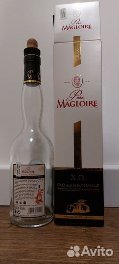 Пустая бутылка и коробка от кальвадоса Magloire0,5