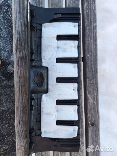 Накладка замка багажника