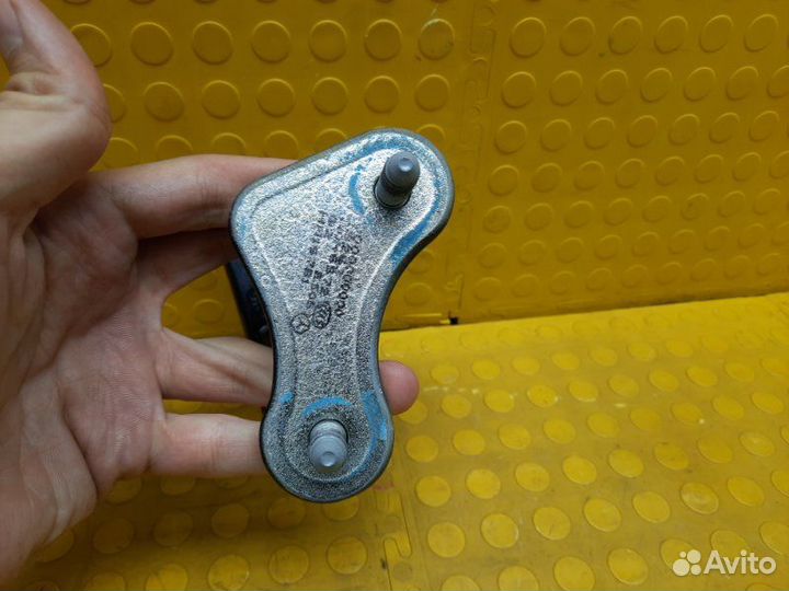 Б/У Петля двери верхняя Состояние на фото
