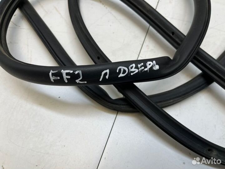 Уплотнитель двери передний правый Ford Focus 2