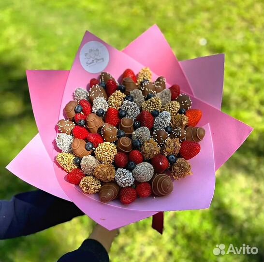 Клубничный набор и букет, сладкий набор доставка