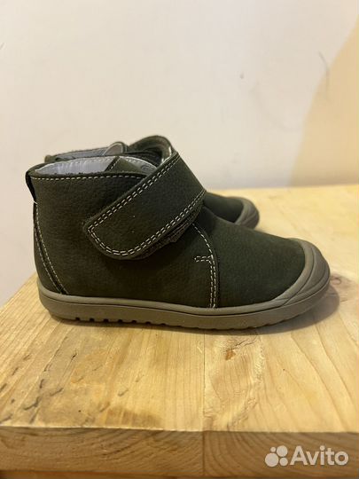 Ботинки на мальчика 23