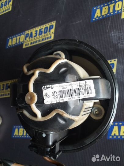 Мотор отопителя Пежо 308