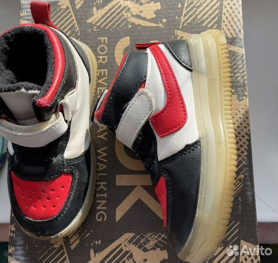 Кроссовки детские