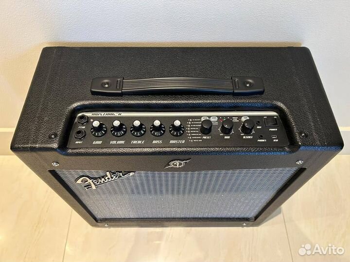 Гитарный комбоусилитель Fender Mustang V2