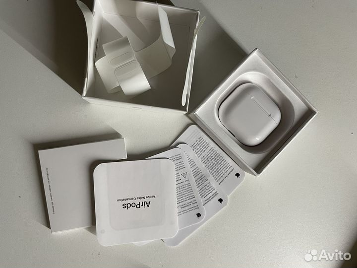 Airpods 4 с шумоподавлением