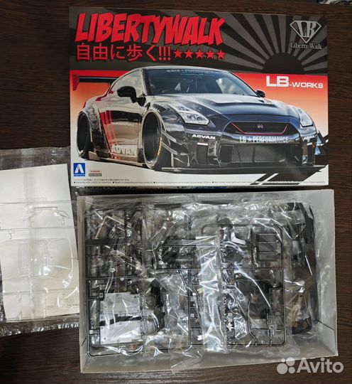 Aoshima Nissan GT-R R35 Type 2 Libertywalk 1/24