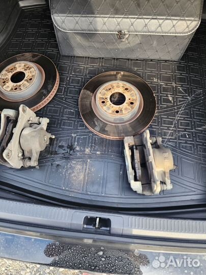 Передние тормозные диски и суппорта на камри 70