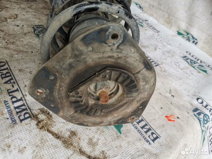 Стойка амортизатора переднего правого Renault Mega