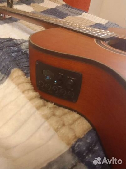 Акустическая гитара