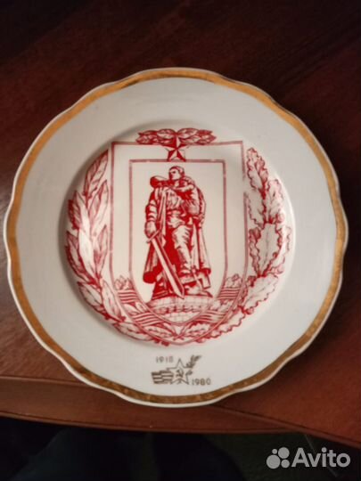 Агитационный фарфор.Тарелки-Сталин и Ленин