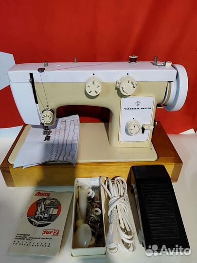 Швейная машинка Чайка 142м