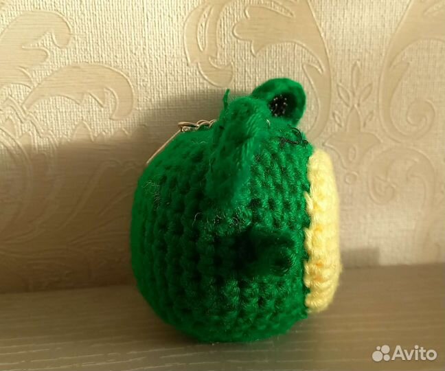Вязаная игрушка брелок лягушка/подарок