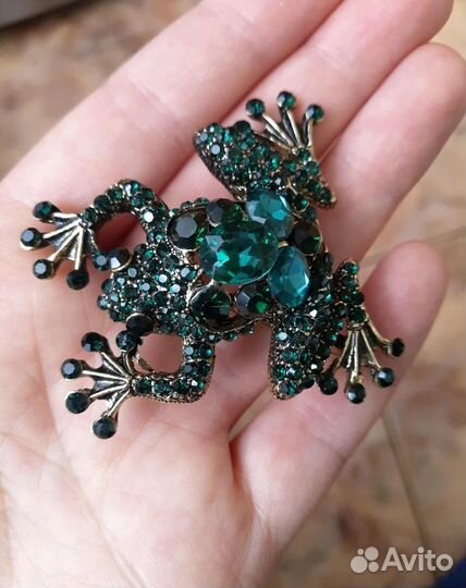 Брошь лягушка