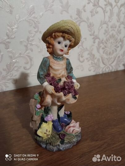 Статуэтка девочка
