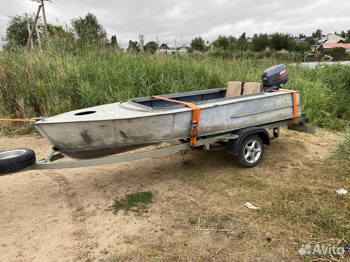 Лодка с мотором и прицепом в комплекте