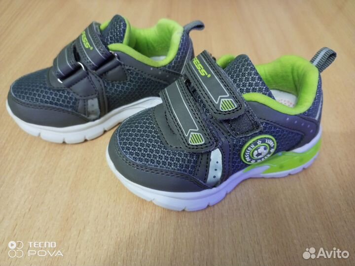 Кроссовки светящиеся 22 размер