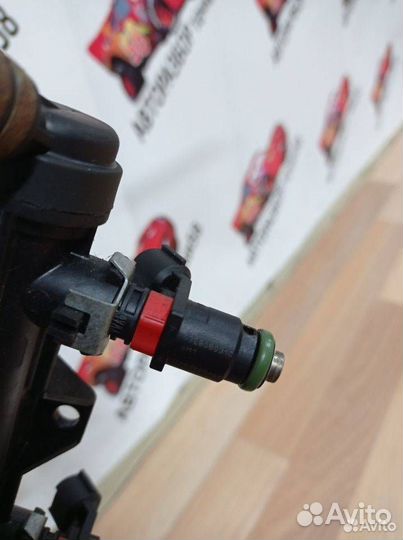 Рейка рампа топливная с форсунками Skoda Fabia