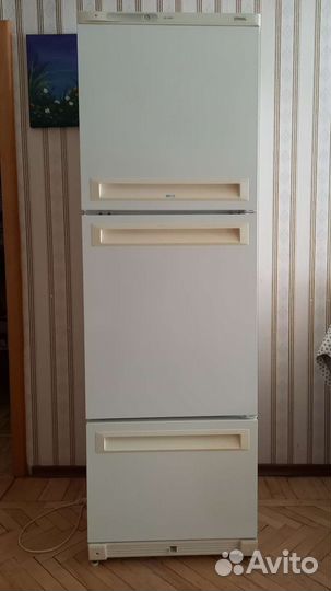 Холодильник 3х камерный Stinol