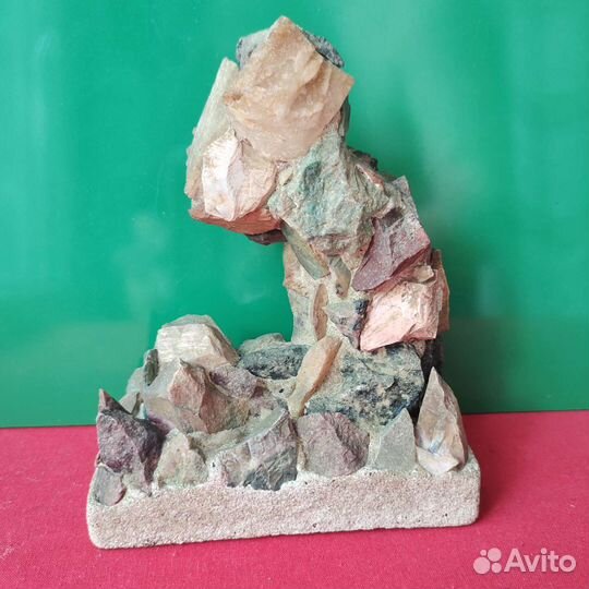 Горка из уральских самоцветов