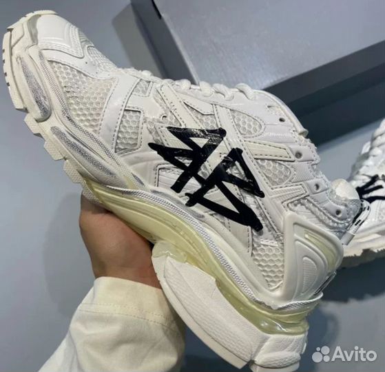 Balenciaga Runner graffiti