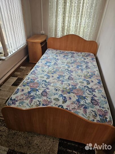 Кровать бу и столик