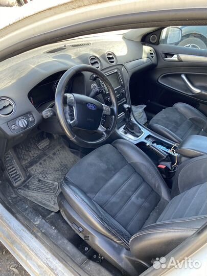 В разборе Ford Mondeo IV рестайлинг