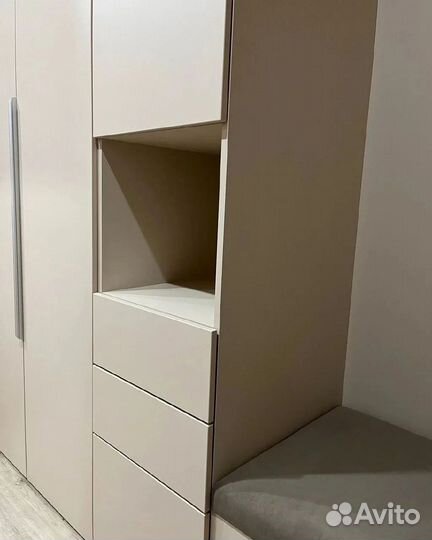 Прихожая по индивидуальному заказу под потолок