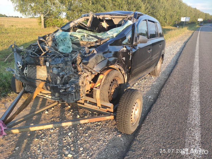 В разборе Opel Zafira B