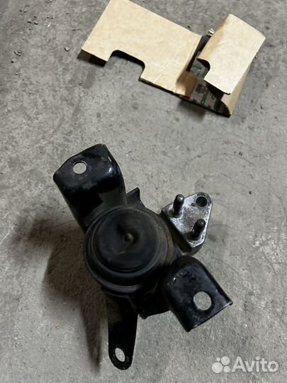 Подушка двигателя правая celica 230 1230522040