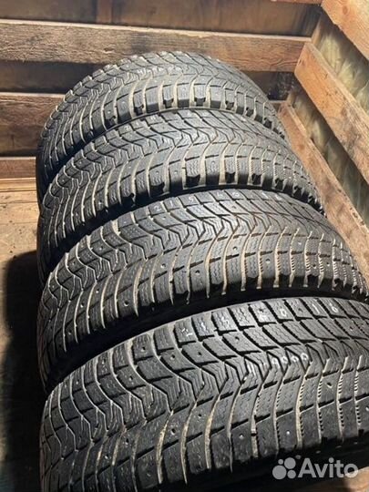 Michelin X-Ice North 3 215/60 R16