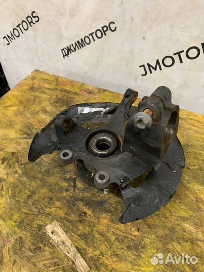 Кулак поворотный передний левый Volvo S40 V50 C30