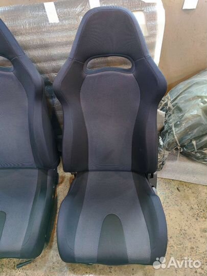 Сиденья передние Subaru WRX STI