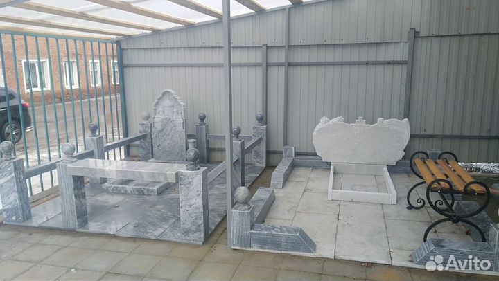 Памятники на кирова 5