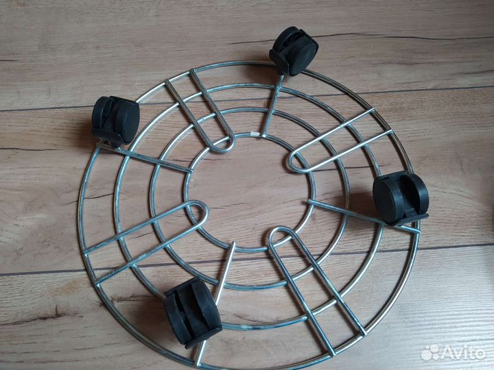 Подставка для цветов на колёсах