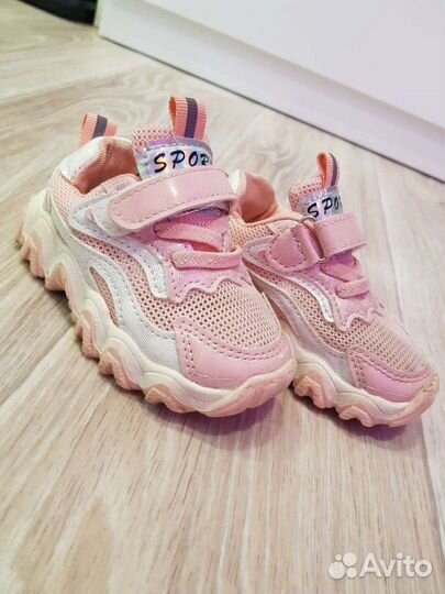 Кроссовки для девочки