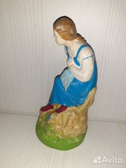 Статуэтка из гипса Катерина или Алёнушка. Кунгур.С