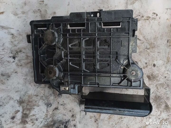 Полка аккумулятора крепление Рено лагуна 2