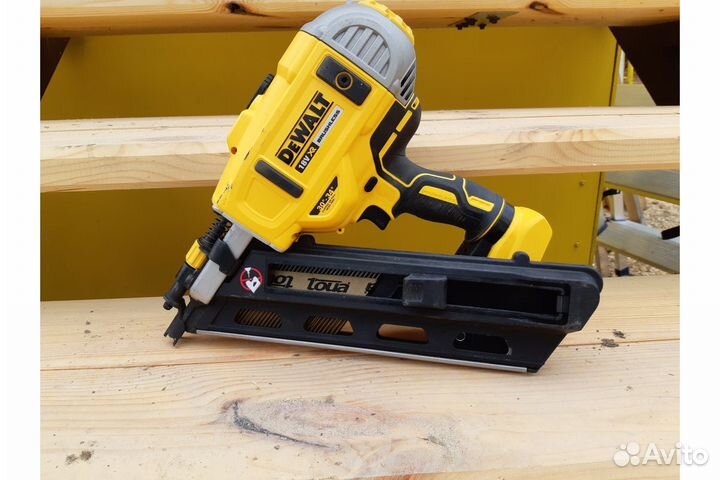 Бесщеточный гвоздезабиватель dewalt 18.0 В XR DCN6