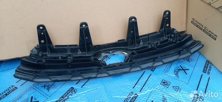 Решетка радиатора Toyota Highlander 14-17