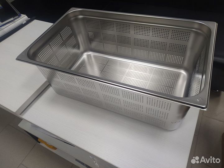 Гастроемкость GN 1/1-200 мм с перфорацией