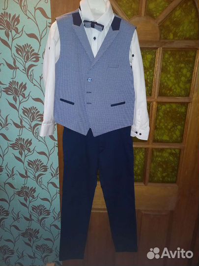 Выходной костюм тройка+бабочка 11- 12 лет