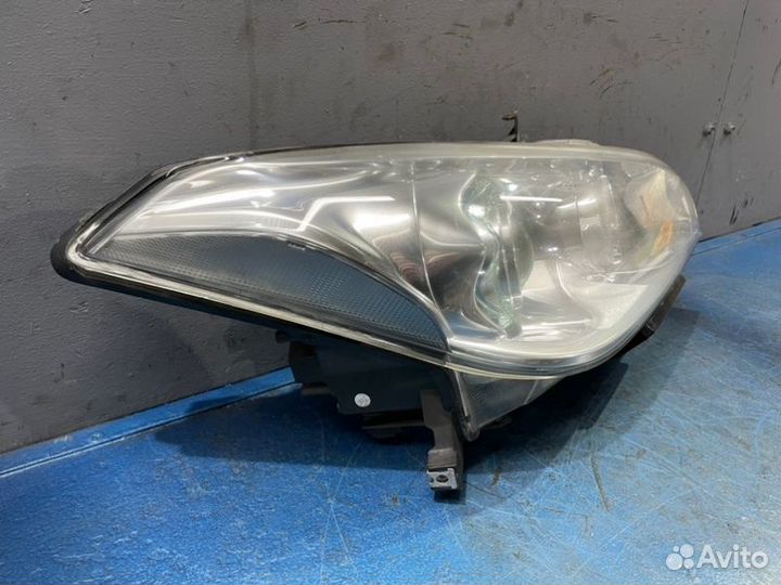 Фара ксенон правая Infiniti M Y51