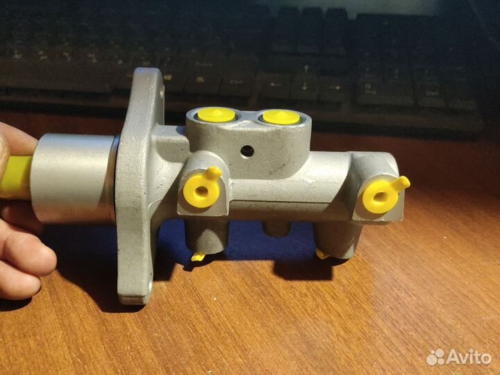 Главный тормозной цилиндр ford